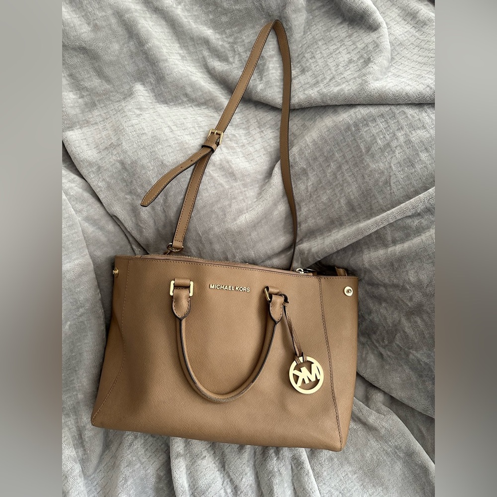 Large Cross body Michael Kors tote